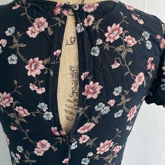 EUC American Eagle Outfitters Floral Cut Out Mini Dress - Size XS - Picture 9 of 12